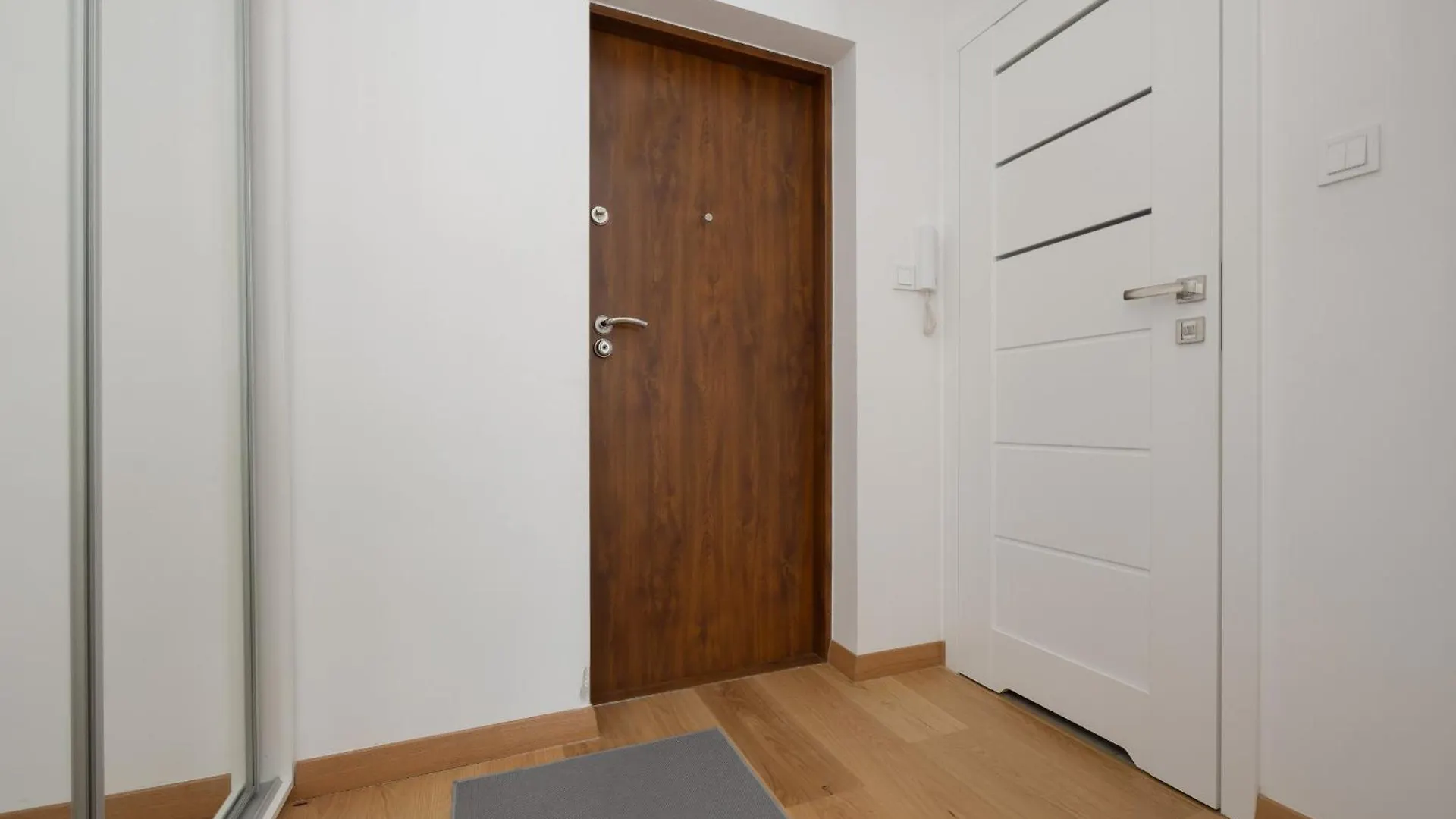 Charming Apartment For 4 People Located 650 M From The Old Town Of Warsaw By Noclegi Renters