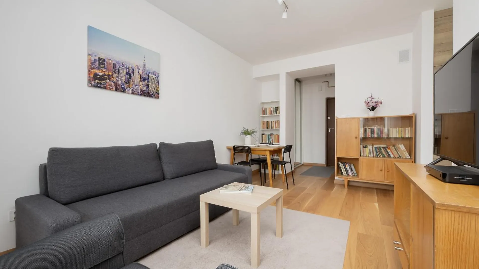 Charming Apartment For 4 People Located 650 M From The Old Town Of Warsaw By Noclegi Renters