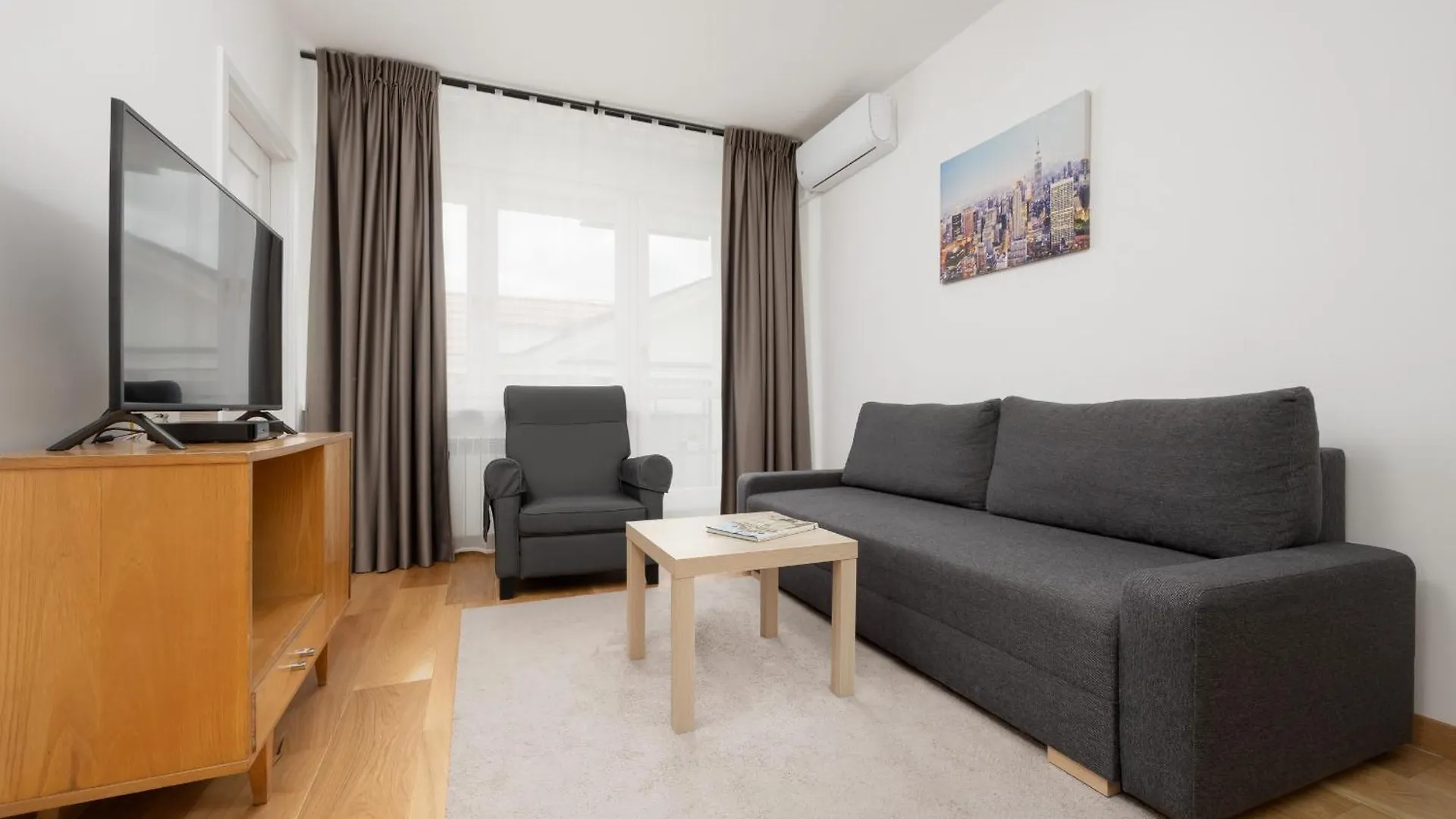 Charming Apartment For 4 People Located 650 M From The Old Town Of Warsaw By Noclegi Renters