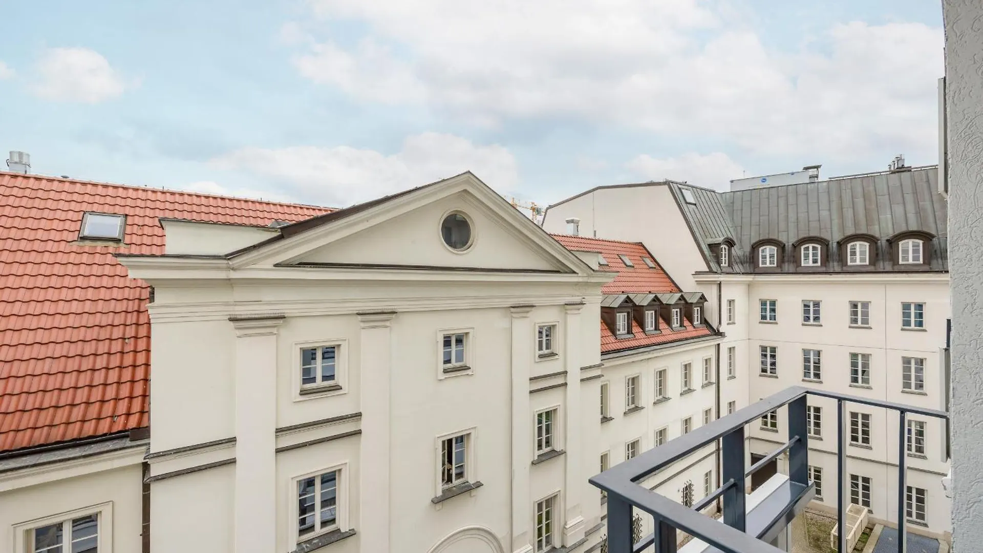 Charming Apartment For 4 People Located 650 M From The Old Town Of Warsaw By Noclegi Renters 0*,