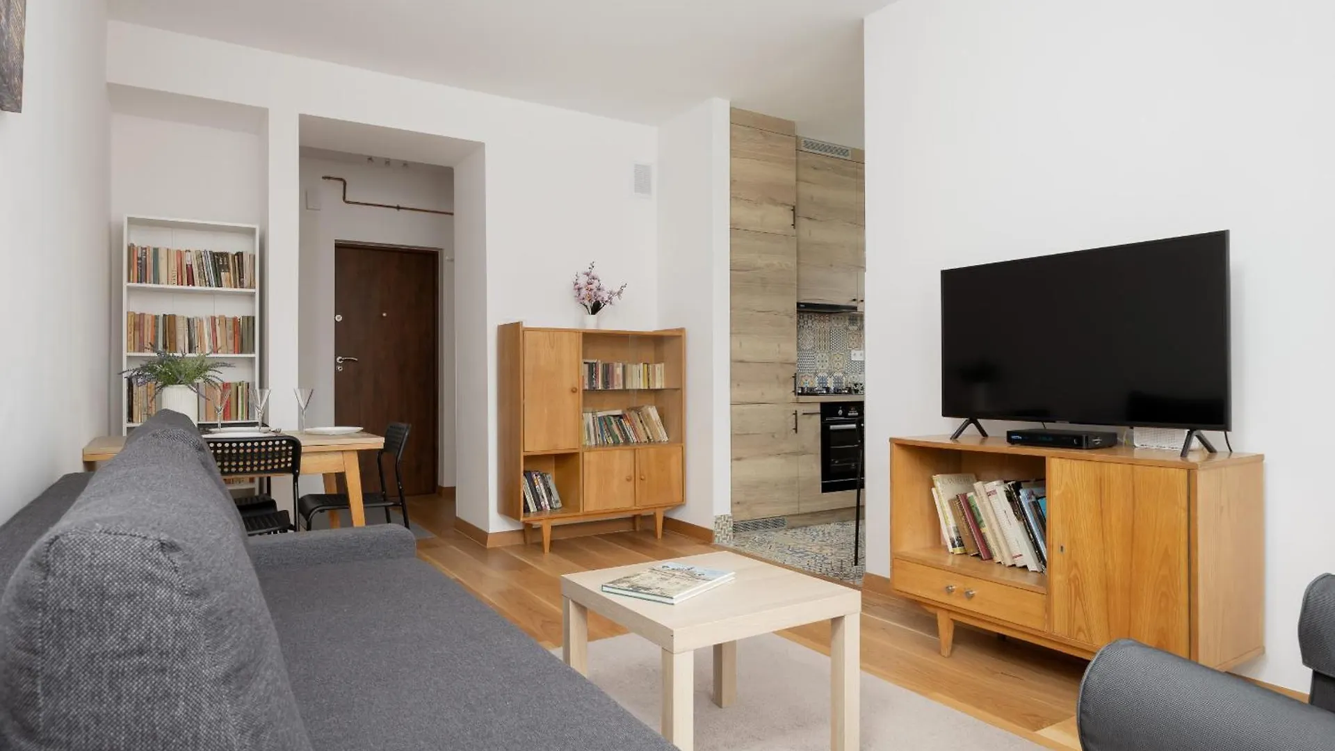 Charming Apartment For 4 People Located 650 M From The Old Town Of Warsaw By Noclegi Renters